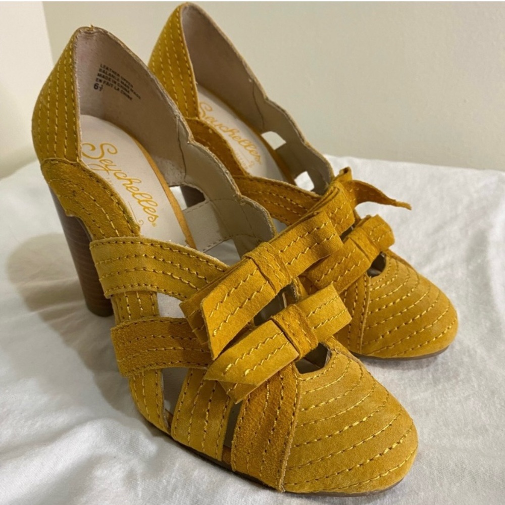 SEYCHELLES The New suede yellow pumps